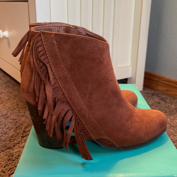 Size 7.5 Women’s Maurice’s Toni Fringe Bootie / Fringe Booties - Picture 4 of 12